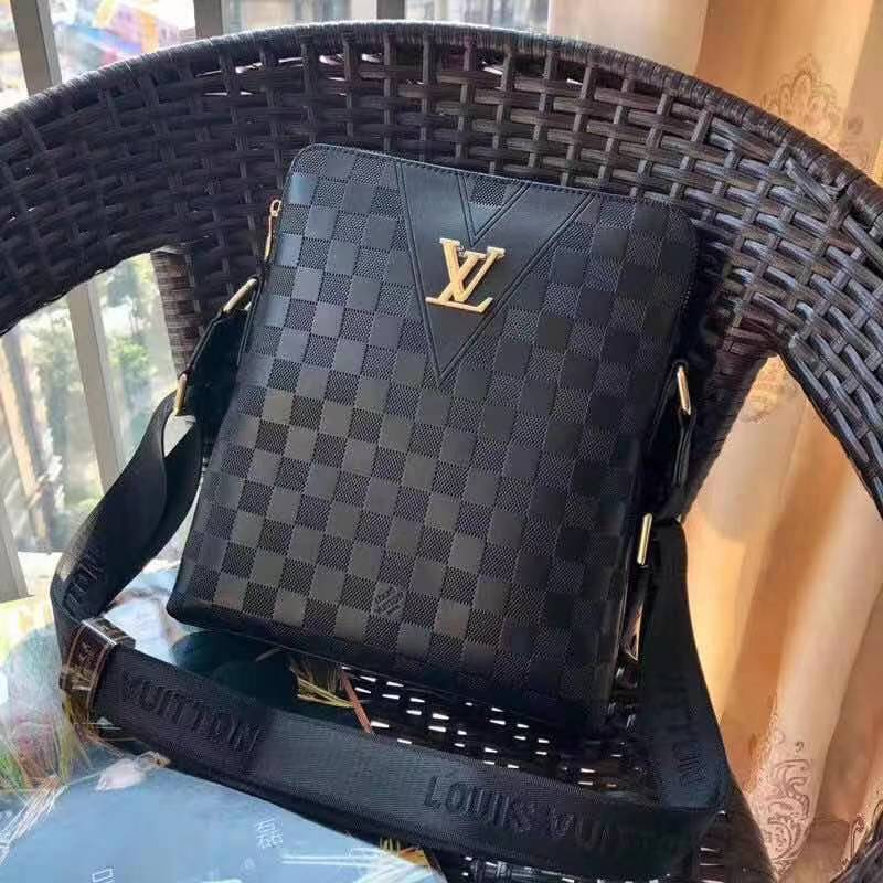 Túi Đeo Chéo Nam Louis Vuitton DLV08 - Hàng Hiệu Siêu Cấp