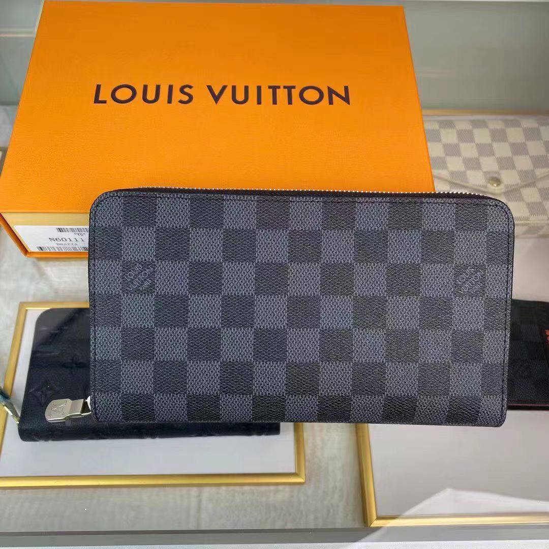 Ví nam Louis Vuitton cầm tay khoá kéo hoạ tiết caro đen VNLV50